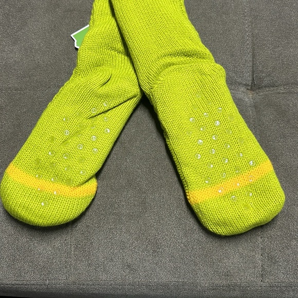 🎄🎅 Dr. Seuss The Grinch with Santa Hat Long Slipper Socks🎅🎄 - Picture 3 of 5